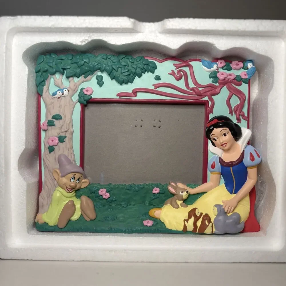 Vintage Walt Disney Snow White 3D Picture Frame Snow White Dopey Never Used 3X5
